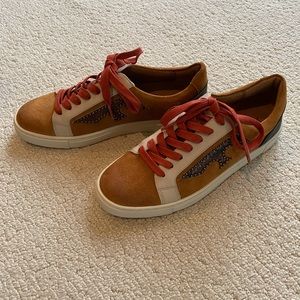 NWT Frye Ivy Logo Patch Low Sneakers 6.5 Brown